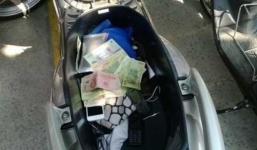  Chiếc xe máy chứa 1,6 tỷ đồng vứt bên đường được phát hiện như thế nào?